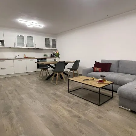Am Park Apartment *